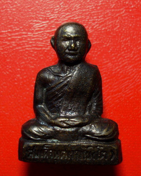 *รูปหล่อปั๊มสมเด็จพุฒาจารย์(โต) พรหมรังสี เนื้อทองผสมอุดกริ่ง ใต้ฐานวงเดือนค่ะ *