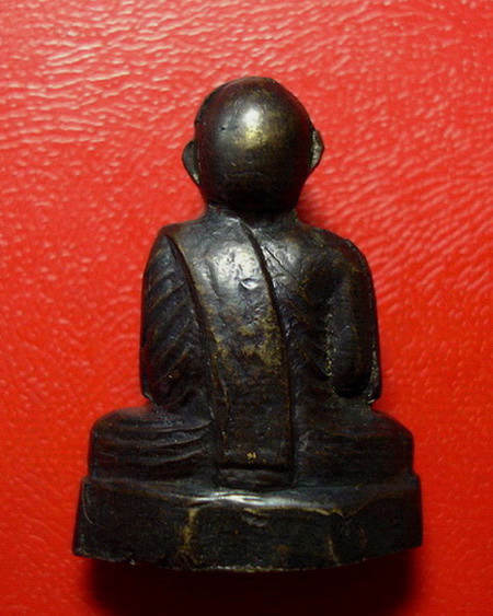 *รูปหล่อปั๊มสมเด็จพุฒาจารย์(โต) พรหมรังสี เนื้อทองผสมอุดกริ่ง ใต้ฐานวงเดือนค่ะ *