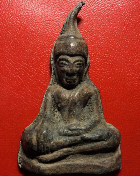 *พระท่ากระดาน วัดถ้ำเสือ จ.กาญจนบุรี สร้างจากตะกั่วสนิมแดงกรุศรีสวัสดิ์สวยมากค่ะ*