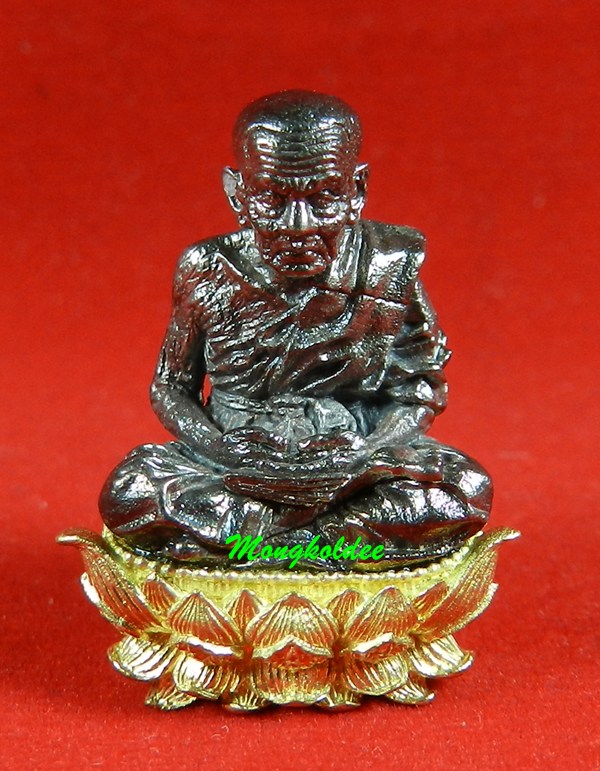 หลวงปู่ทวด สูง 1.2 นิ้ว รุ่น ปาฎิหาริย์สองโพธิสัตว์ เนื้อไวท์บราส ฐานทองระฆัง เลขสวย#139