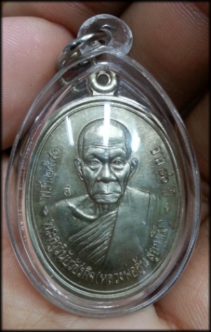 หลวงพ่ออุ้น วัดตาลกง รุ่นแรก ปี 2540 เนื้ออัลปาก้า หัวขีด นิยม สวยมาก