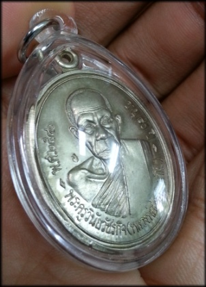 หลวงพ่ออุ้น วัดตาลกง รุ่นแรก ปี 2540 เนื้ออัลปาก้า หัวขีด นิยม สวยมาก