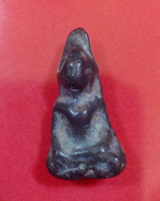 พระท่ากระดานน้อย กรุศาลเจ้า เนื้อตะกั่วสนิมแดง ราขบุรี พร้อมบัตรครับ