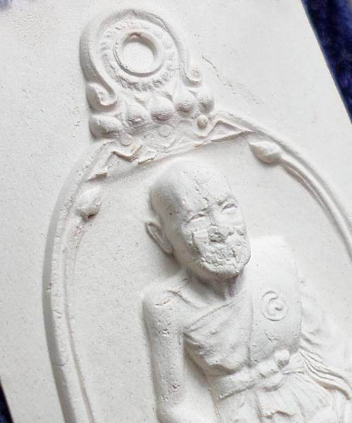เคาะเดียว พระผงสี่เหลี่ยมรูปเหมือนซุ้มระฆัง หลวงปู่ชื้น วัดญาณเสน อยุธยา ปี46 #2