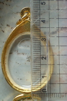 ตลับเงินแกะลาย ล้อมเพชร  ใส่เหรียญไข่กลาง  เคาะเดียว 