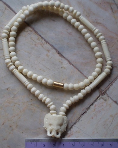 สร้อยกระดูกช้างล้วน   ห่วงกลางหัวช้าง  เคาะเดียว 