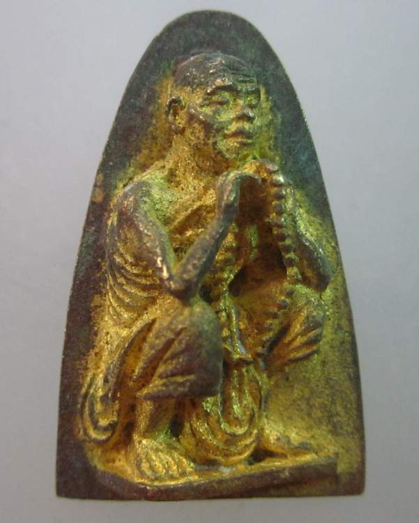 เหรียญหล่อหลวงพ่อคูณ รุ่นดีคูณรวย หายากครับ