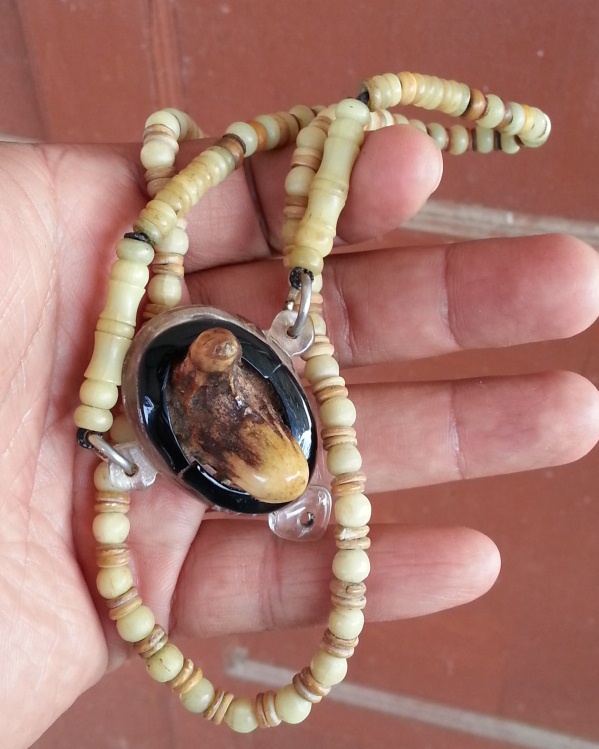 สร้อยงา+เขี้ยว และเขาเลี่ยมสามห่วง 