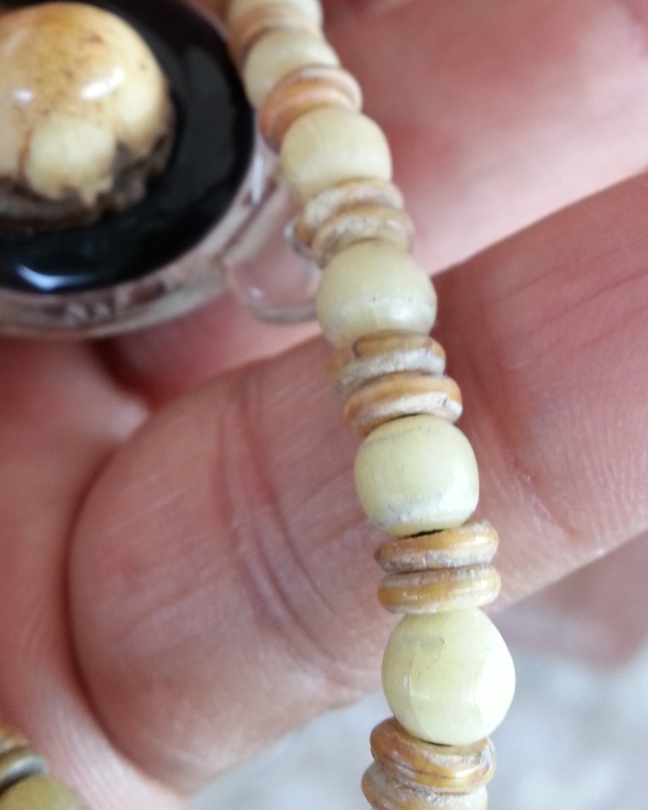 สร้อยงา+เขี้ยว และเขาเลี่ยมสามห่วง 