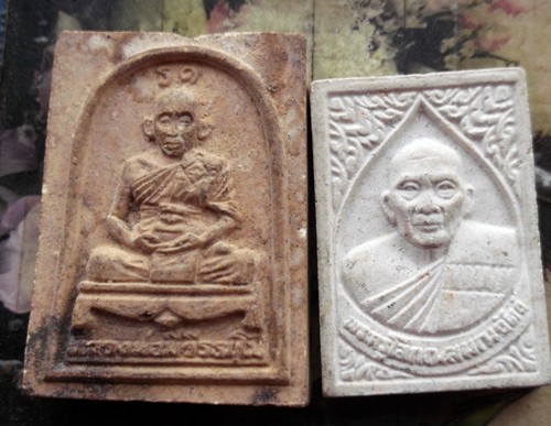 10 บาท กับ พระผงพระเกจิ 2 องค์ ...Bi 852