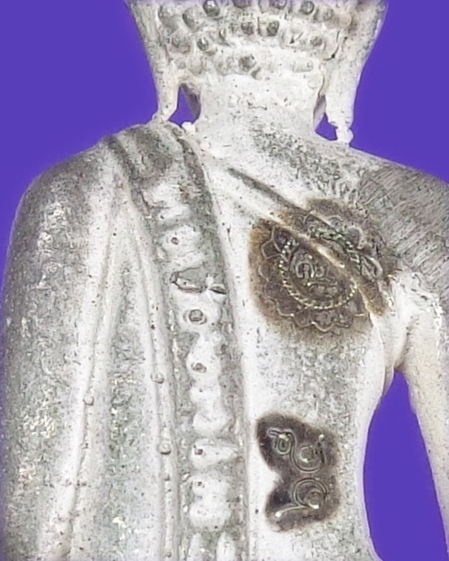 พระยอดธง รุ่นไตรมาสมหามิ่งมงคล ๕๑ รุ่นแรก (เนื้อเงิน) หลวงปู่คำบุ วัดกุดชมภู 