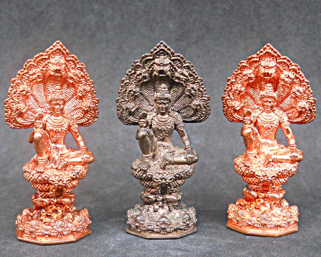  รุ่นแรกวัดนางพระยา ปี48  ( 2องค์ ด้านซ้าย และ ขวา ) สัมฤทธิ์แดง(839+894)