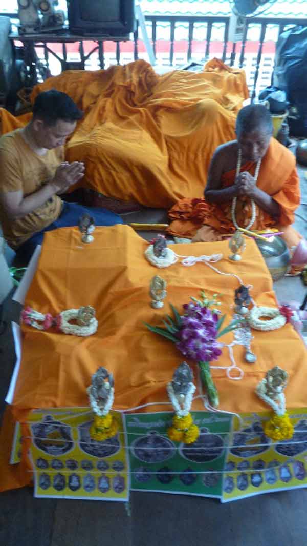 เหรียญหล่อ ร.ศ.233 หลวงพ่อคง วัดกลางบางแก้ว ((( เคาะเดียว )))