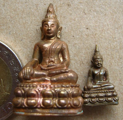 หลวงปู่ผาด อายุ102 ปี วัดบ้านกรวด จ บุรีรัมย์ รุ่นพุทธยันตี หมายเลข2600 4 องค์