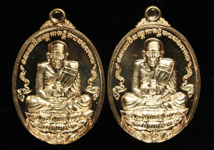หลวงปู่ทวด พ่อท่านตุด จนฺทวํโส มหาบารมี เลข 765 และ 740 ทองแดง สวยๆ + กล่องเดิมๆ จากวัด....