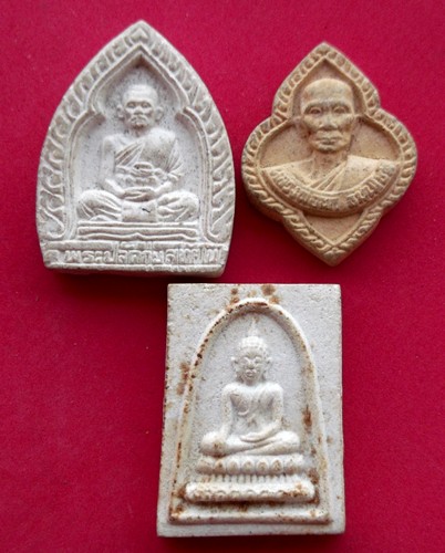 10 บาท... กับ พระเนื้อผง 3 องค์ ......jA44