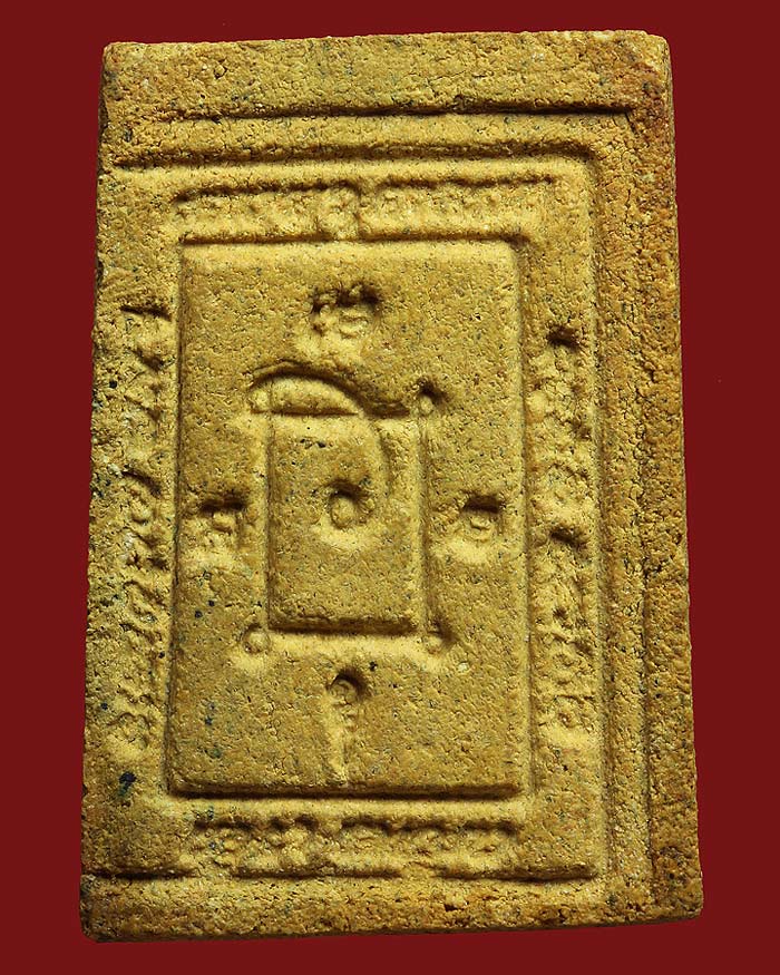 พระผงญาณวิลาศ หลวงพ่อแดง วัดเขาบันไดอิฐ พิพม์ลึก สีเหลือง 