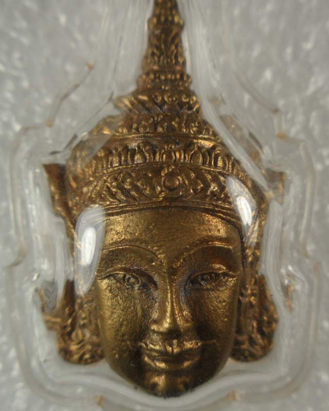 หลวงปู่กาหลงเขี้ยวแก้ว วัดเขาแหลม จ.สระแก้ว เศียรพระลักษณ์หน้าทองเนื้อสัมฤทธิ์ขอมโบราณแก่ทองคำรุ่นแร