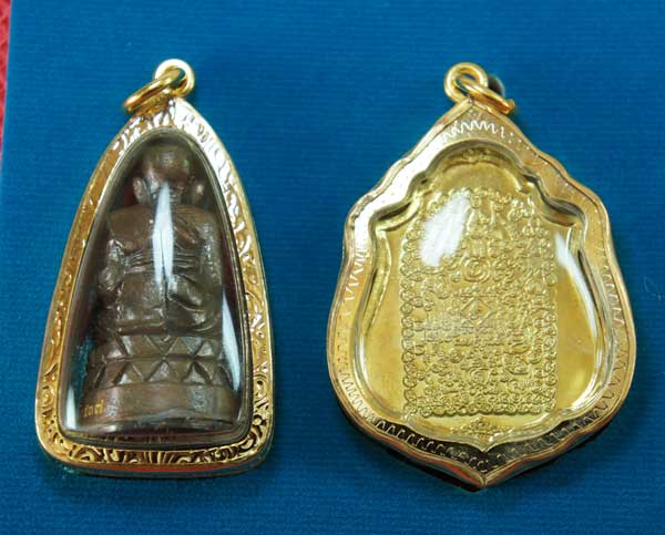หลวงปู่ทวด หมื่นยันต์ รุ่นรวยหายห่วง ชุดพิเศษทอดกฐิน 3 องค์ วัดช้างไห้ เนื้อฝาบาตลงยาสีเขียว หมายเลข