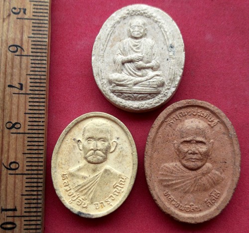 10 บาท รวมพระเกจิ เนื้อผง 3 องค์ ......รหัส NA49