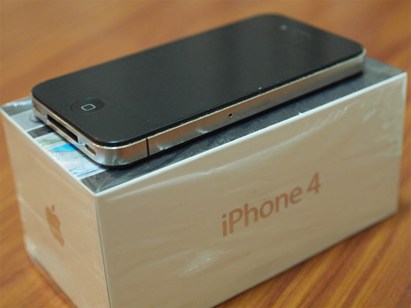 iPhone 4 ขนาด 32 Gb ของแท้สภาพดี พร้อมกล่องเดิม