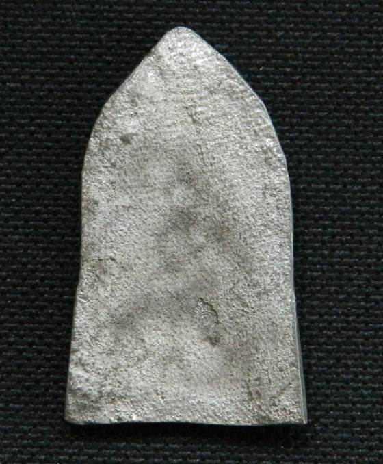 พระชินราชใบเสมา เนื้อชิน หลังตอกโค๊ด