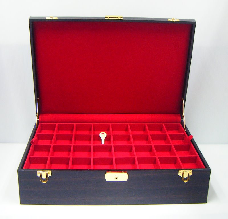 กล่องใส่พระ 3ชั้น-96ช่อง กล่องเดียวใส่ได้จุใจ หุ้มหนังเทียมลายไม้-แดง สวยหรู