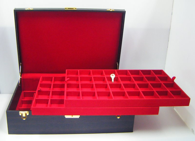 กล่องใส่พระ 3ชั้น-96ช่อง กล่องเดียวใส่ได้จุใจ หุ้มหนังเทียมลายไม้-แดง สวยหรู