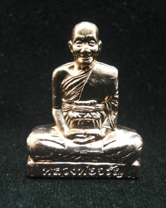 รูปเหมือนปั้มพิมพ์เข่ากว้าง รุ่นแรก เจริญพร พระธรรมสิงหบุราจารย์ หลวงพ่อจรัญ ฐิตธมโม วัดอัมพวัน