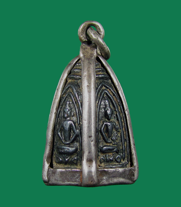 พระพรหมสี่หน้า หลวงพ่ออี๋ วัดสัตหีบ ชลบุรี ปี 2471 เนื้อเมฆพัด เลี่ยมเงินเก่าเดิมๆครับ