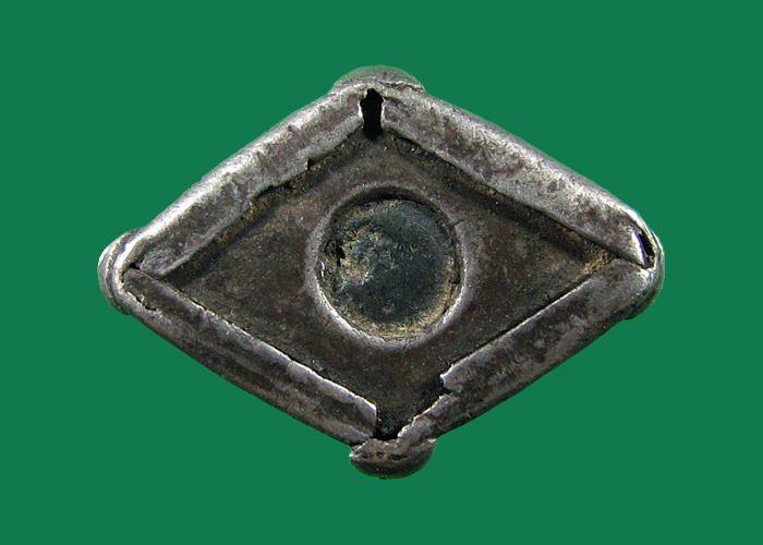 พระพรหมสี่หน้า หลวงพ่ออี๋ วัดสัตหีบ ชลบุรี ปี 2471 เนื้อเมฆพัด เลี่ยมเงินเก่าเดิมๆครับ