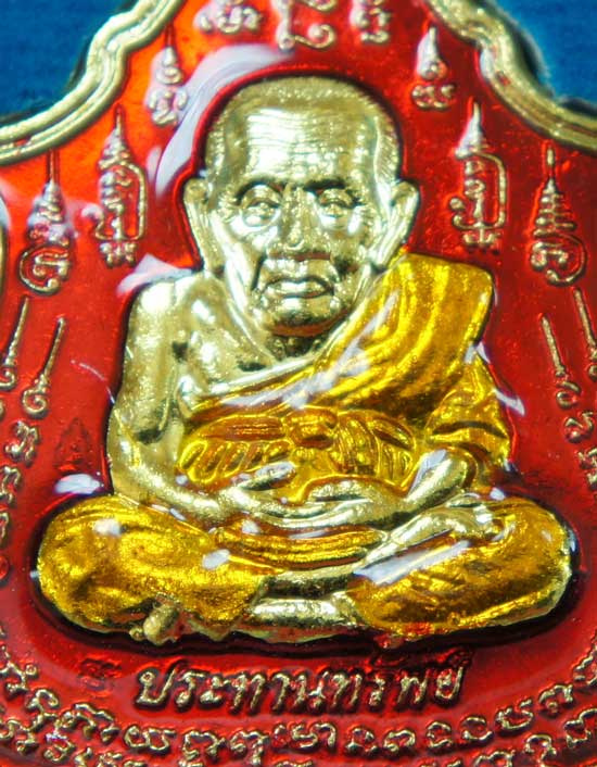 หลวงปู่ทวด หมื่นยันต์ รุ่นรวยหายห่วง ชุดพิเศษทอดกฐิน วัดช้างไห้ เนื้อฝาบาตลงยาสีเเดง หมายเลข 4840