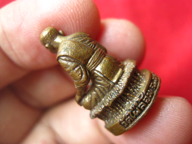 รูปหล่อลอยองค์พิมพ์สะดุ้งกลับ หลวงพ่อพูล วัดไผ่ล้อม นครปฐม ปี 2544 ผิวเดิม