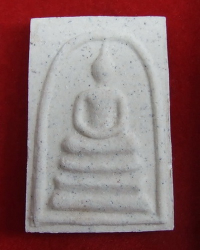 พระสมเด็จ ล.พ.แดง วัดเขาบันไดอิฐ เพชรบุรี ปี 2537 เนื้อขาว สภาพสวย กล่องเดิม