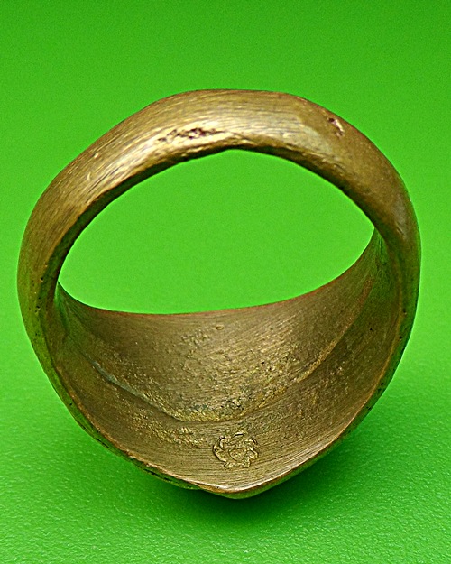 แหวนรุ่นแรกหลวงปู่คำบุ วัดกุดชมพู อุบลราชธานี