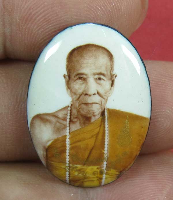 ล๊อกเก็ตฉากขาวทอง รุ่นสุดท้าย หลวงปู่คำบุ คุตฺตจิตฺโต วัดกุดชมภู จ.อุบลราชธานี รุ่นอุดมทรัพย์