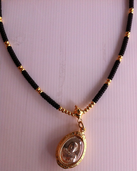 **ราคาพิเศษ**สร้อยกะลา+เม็ดทอง+หัวขุนทอง+ตัวจบงาแท้..ยาว27นิ้วกว่า..สวยงามมาก(เฉพาะสร้อยอย่างเดียว)