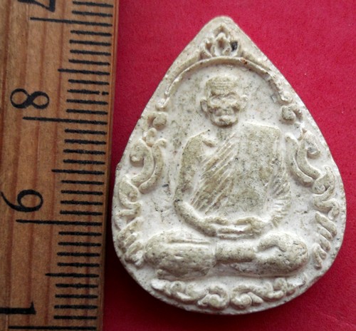10 บาท... กับ พระผงหลวงพ่อพุทธ ฐานิโย ......jA57