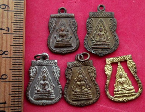 30 บาท... กับ เหรียญพระพุาธชินราช 5 เหรียญ ......jA59