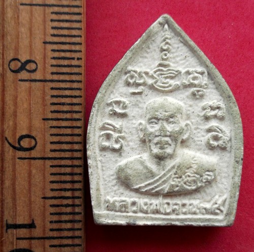 10 บาท... กับ พระผงหลวงพ่อจวน วัดหนองสุ่ม จ.สิงห์บุรี ......jA58