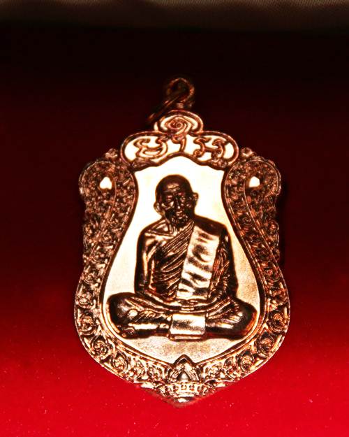 เสมา ย้อนยุค 57 เนื้อทองแดง หลวงปู่ทิม วัดระหารไร่ หมายเลข 1590