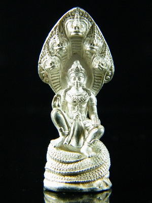 (เนื้อเงิน) จตุคามรามเทพ ลอยองค์ ปางนาคปรกประทานพร เนื้อเงิน รุ่นเทิดพระเกียรติ ถุงเดิม ปี 50