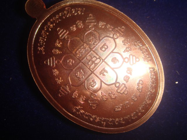 เหรียญเจริญพร หลวงพ่อทองวัดพระพุทธบาทเขายายหอม รุ่นแรกหลวงพ่อคูณปลุกเสก เนื้อทองแดงรมมันปู  2822