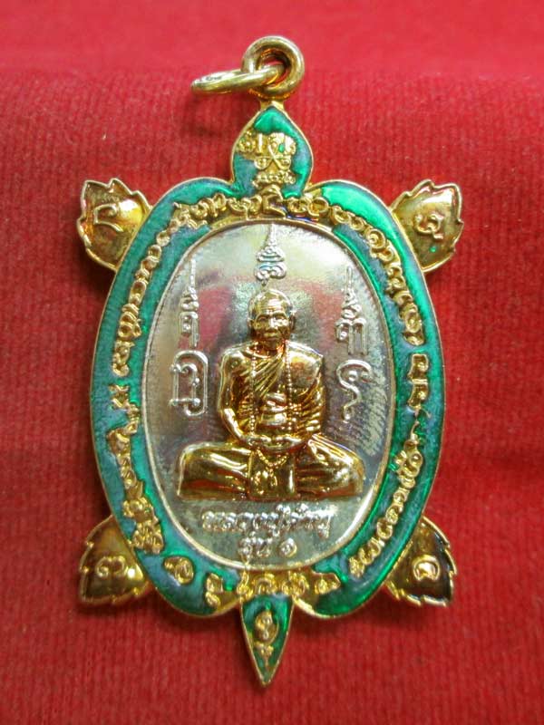 เหรียญเต่ารุ่นแรก หลวงปู่คำบุ เนื้อกะไหล่ลงยาสีเขียว