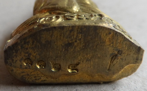 รูปเหมือนปั๊มห่มมังกร แก้วสารพัดนึก เนื้อทองระฆัง  หลวงพ่อชำนาญ วัดบางกุฎีทอง จ ปทุมธานี ปี2553 