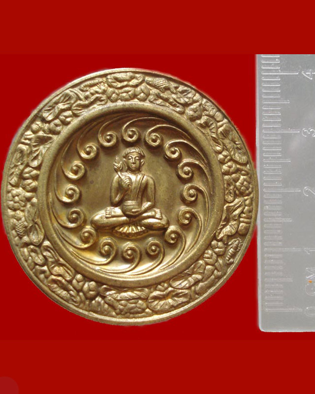 เหรียญพระอุปคุตทรงกลม(ใหญ่) หลวงปู่นนท์ วราโภ วัดเหนือวน เนื้อทองฝาบาตร ปี 2546 หายากเคาะเดียวครับ..