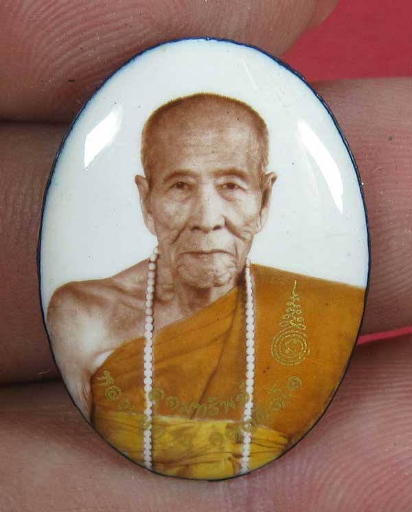 ล๊อกเก็ตฉากขาวทอง รุ่นสุดท้าย หลวงปู่คำบุ คุตฺตจิตฺโต วัดกุดชมภู จ.อุบลราชธานี รุ่นอุดมทรัพย์