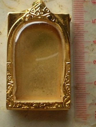 ตลับเงินขัดเงา  ปิดหลัง  ชุบทองแท้  ใส่พระสมเด็จ  เคาะเดียว 