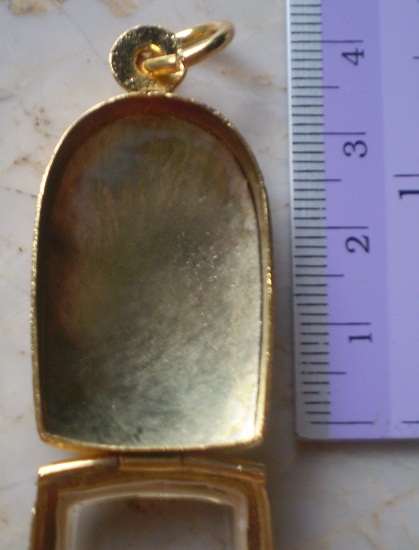 ตลับเงินแกะลาย  ปิดหลัง  ชุบทองแท้ ใส่พระคง  ลำพูน  เคาะเดียว 