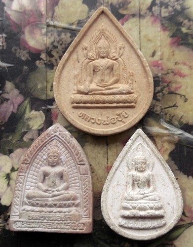 10 บาท กับ รวมพระเนื้อผง 3 องค์ ....WA72